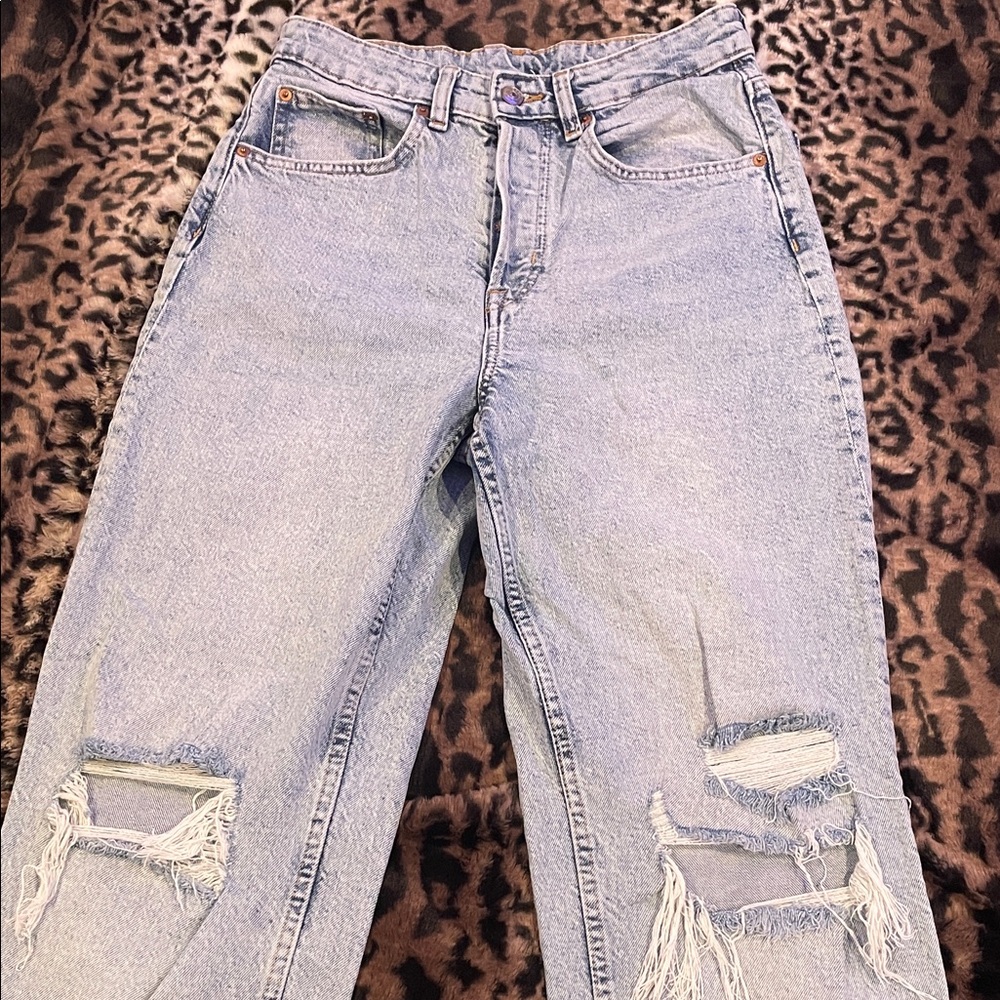 H&M Classic 90s Straight Light Blue Distressed Women Jeans